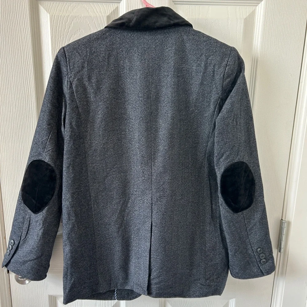 Girls Gray Blazer with Black Velvet Elbow Patches and Collar, size 16,‎ Girls XL